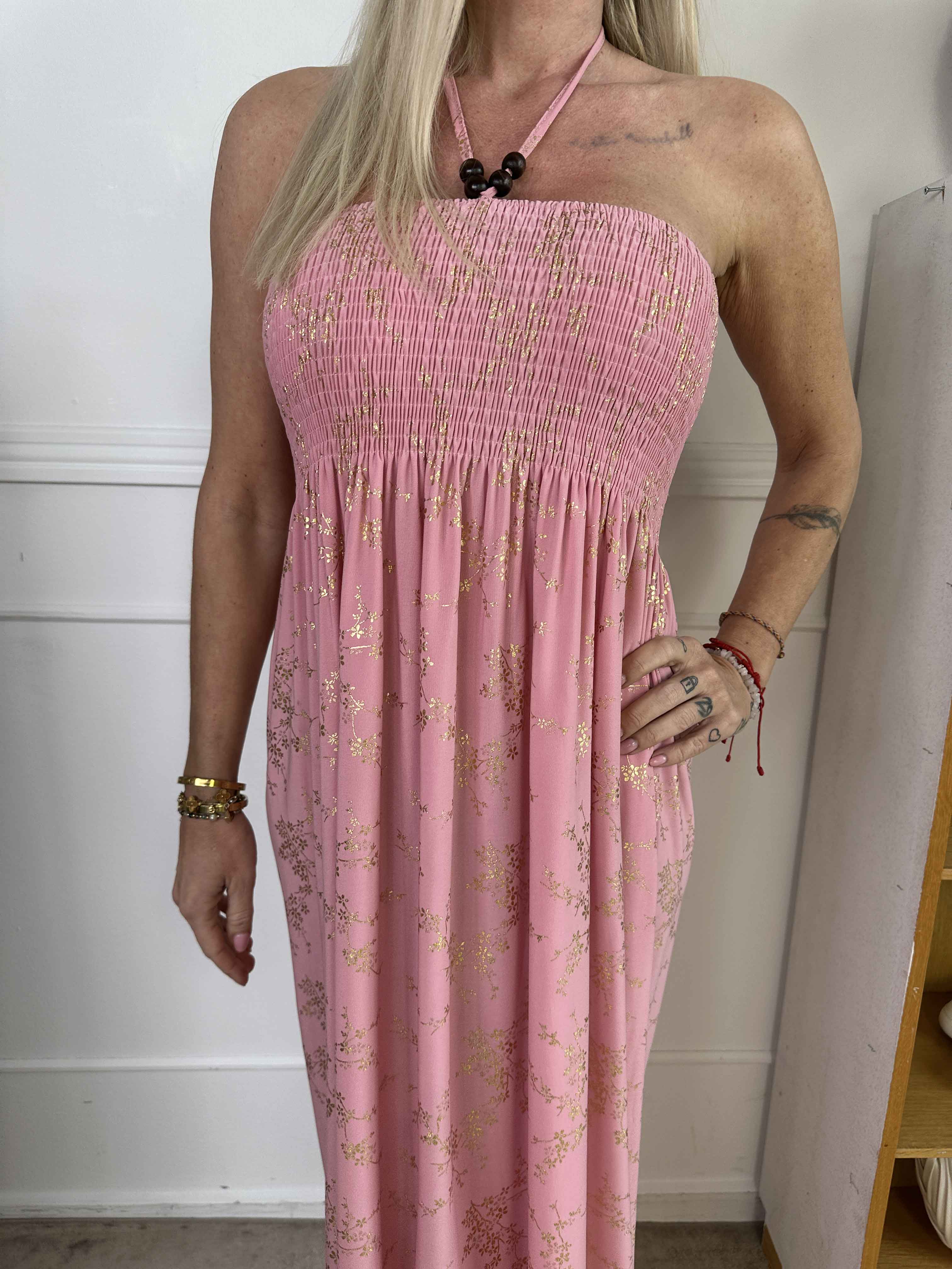 Lainey - Lang kjole med guldprint og smock henover brystet